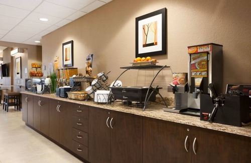 Gonzales Casa | Budget Wise Stay for Couple Traveler | Free Parking & Hot Breakfast