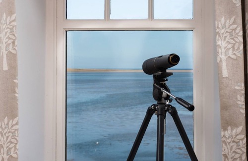 Waren Mill Apartamento | BUDLE BAY LOFT - capacidad para 6 personas, ático en el tercer piso con fantásticas vistas al estuario