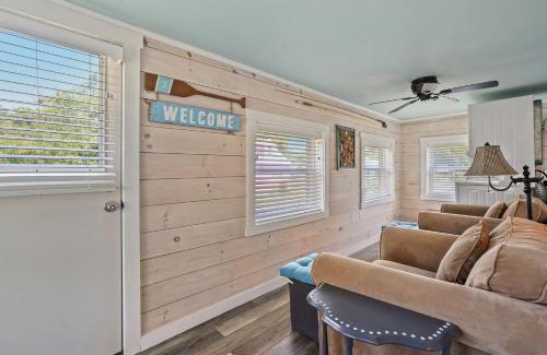 Chincoteague Casa | Bue Crab Bungalow - Charming in-town cottage!