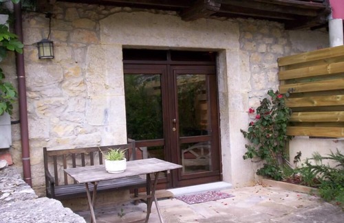 Peñamellera Baja Cabaña | Buelles: CASA RURAL, entre las montañas y mar calidad y comfort Casa con jardín