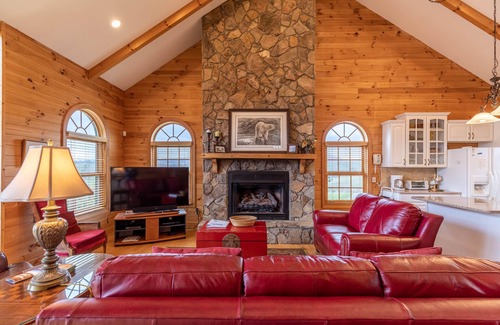 Fleetwood Casa | Buena Vista- 4bd / 3ba, chimenea, jacuzzi, a pie de New River