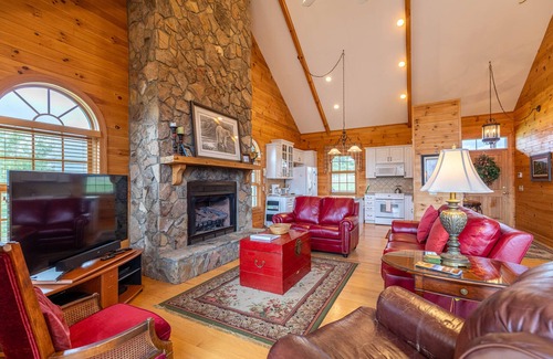Fleetwood Casa | Buena Vista- 4bd / 3ba, chimenea, jacuzzi, a pie de New River