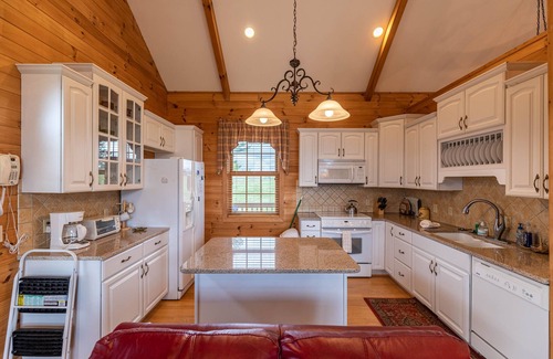 Fleetwood Casa | Buena Vista- 4bd / 3ba, chimenea, jacuzzi, a pie de New River