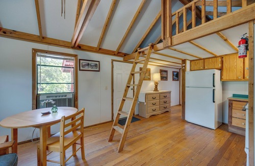 Mauk Cabina | Buena Vista Cabin: Tranquil Haven Near Town Square