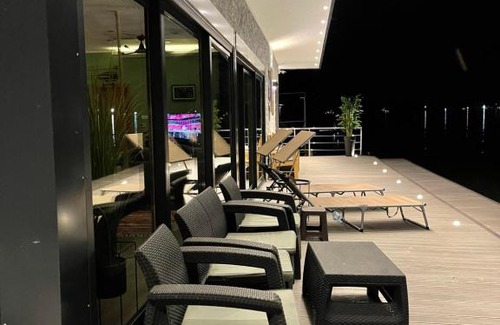 Cukarica Villa | Buena Vista floating house