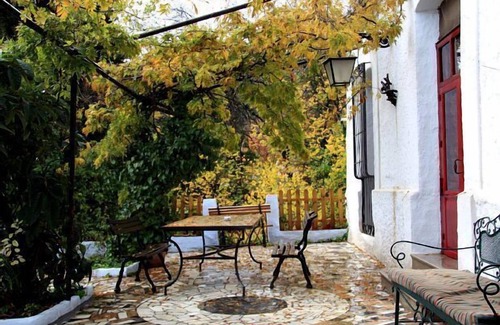 Laroles Cabaña | Casa Rural en el centro de La Alpujarra de Granada, a 1 km de Laroles