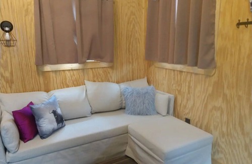 Evant Cabina | Buena Vista Wildlife Safari- Red Stag Cabin