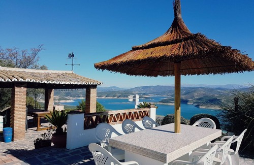 Rute Apartamento | Buenavista 1 Apartamento con piscina privada y vistas al lago de Iznajar