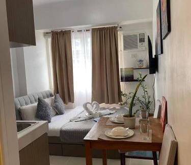 Highway Hills Apartamento | Buenbyahe Cozy Affordable Place at Urban Deca Tower along EDSA Shaw MRT walking distance in megamall