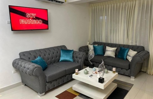 Santo Domingo Apartamento | Bueno, Bonito y Barato! Las 3 Bs estan aqui! A 2 cuadras del Downtown Center!