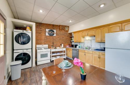 Buffalo Apartamento | Buffalo Apartment with Balcony 1 Mi to Downtown!