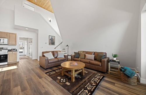 Chattanooga Valley Cabina | Buffalo Bluff | Western A-frame Cabin | Bluff Views!