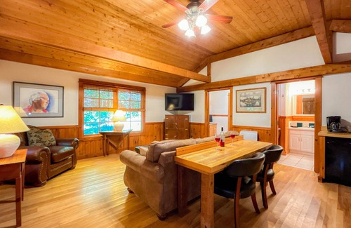 Bryson City Cabaña | Buffalo Bridge Cottage | Couples Retreat | Bryson City | Great Smoky Mountains