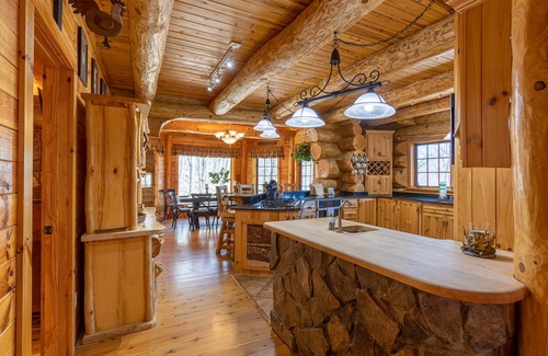 Creston Casa | Buffalo Creek Lodge - Private home on 12 acres. Stunning views, hiking trails, hot tub, pool table!