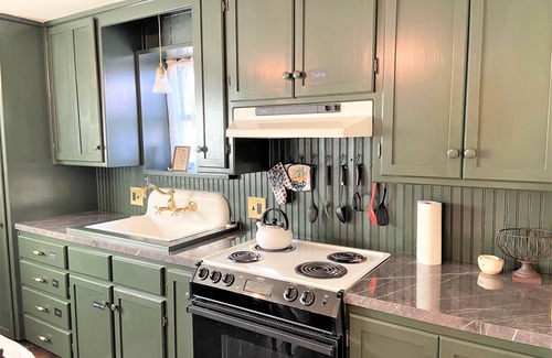 Hays Casa | Buffalo Haus: Entire House, Welcoming Historic Limestone House Downtown