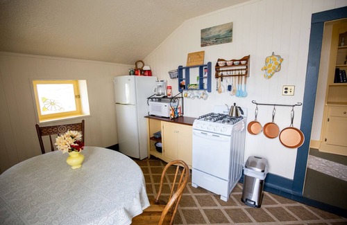 Hays Casa | Buffalo Haus: Entire House, Welcoming Historic Limestone House Downtown