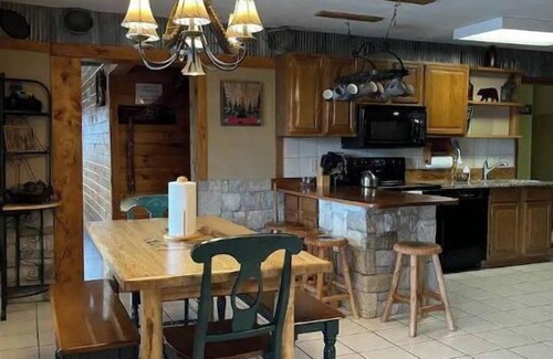 Compton Cabina | Buffalo River Cabin-privt Pool/Hot Tub/Game Room!