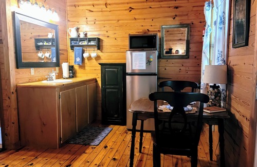 Harriet Cabina | Buffalo River Relaxation and Couple's refresh! Float. Swim, Fish, and Hike!