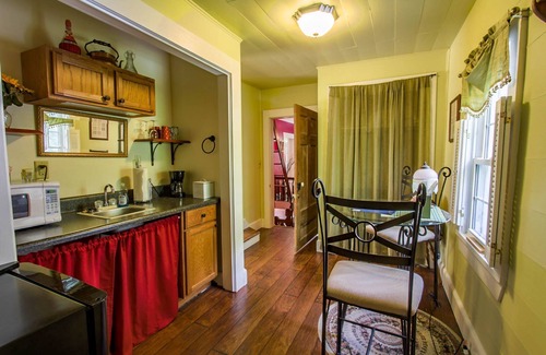 West Jefferson Cama Y Desayuno | Buffalo Tavern Bed & Breakfast