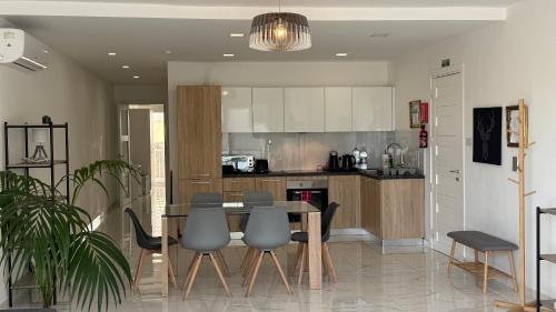 Bugibba Apartamento | Bugibba modern spacious 2 bedroom apartment with parking