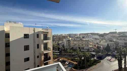 Bugibba Apartamento | Bugibba modern spacious 2 bedroom apartment with parking