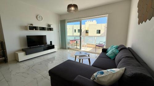 Bugibba Apartamento | Bugibba modern spacious 2 bedroom apartment with parking