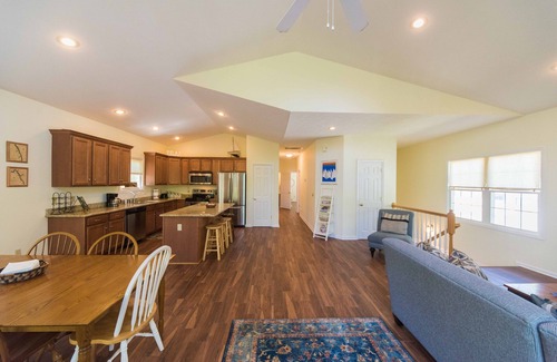 Grand Rivers Cabaña | 4ta noche gratis - 4 BR / 3 BA Lakeview en Grand Rivers - La única ciudad en ambos lagos