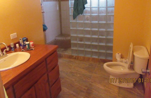 Sittee River Village Casa | De nueva construcción, 2 dormitorios, 1 baño, con vista al hermoso mar Caribe.