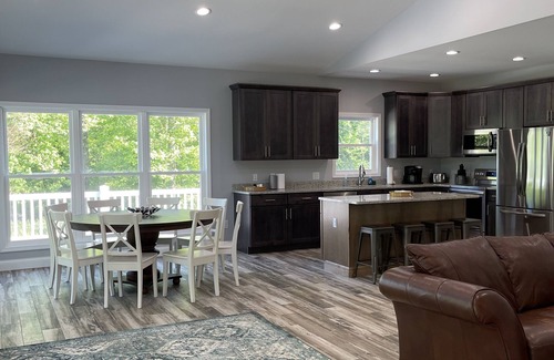 Grand Rivers Casa | Built in 2021 - 5 BR/4 BA Lakefront in Grand Rivers -The Only City on Both Lakes