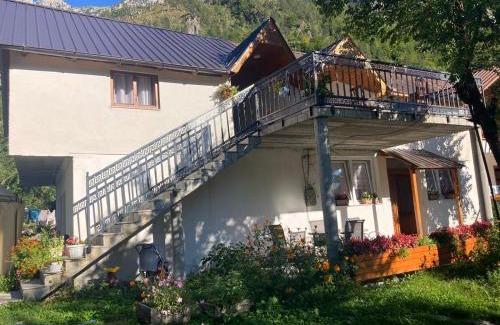 Valbone Casa | Bujtina Arturi