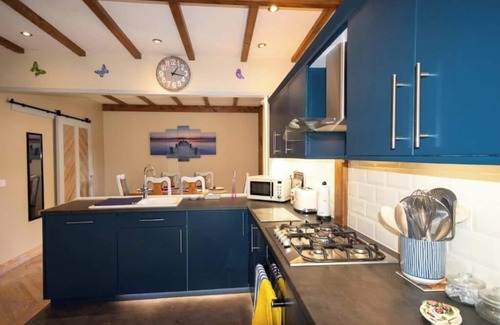 Bulat-Pestivien Casa | Bulat-Pestivien Retreat with 4 spacious Bedrooms