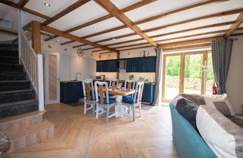 Bulat-Pestivien Casa | Bulat-Pestivien Retreat with 4 spacious Bedrooms