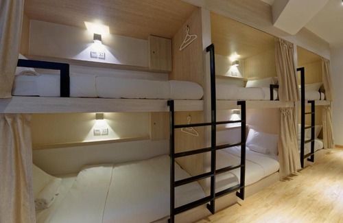 Tanjung Aru Hostal | BULATAN Hostel