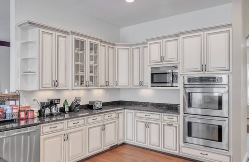 Haymarket Casa | Bull Run Estate: Luxury Retreat w/ Scenic Views by RedAwning