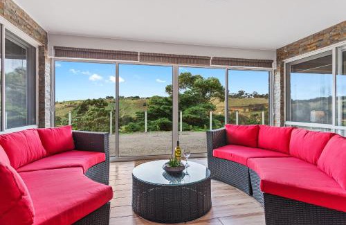 Bulla Casa | Bulla Hill Villas - Spacious Group Accommodation, 5 Min to Airport