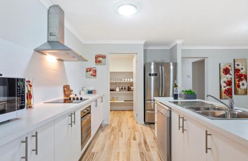 Bulla Casa | Bulla Hill Villas - Spacious Group Accommodation, 5 Min to Airport