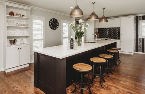 New Plymouth Casa | BULLER NOIRE OUTSTANDING