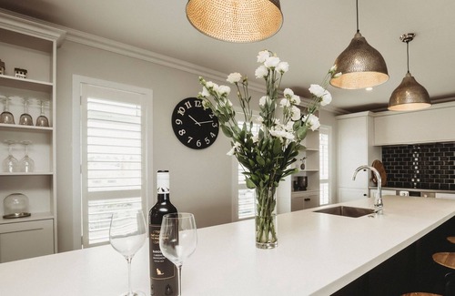 New Plymouth Casa | BULLER NOIRE OUTSTANDING