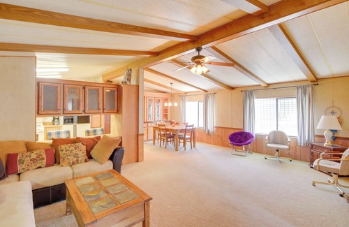 Holiday Shores Casa | ¡NUEVO! Bullhead City House - ¡A 4 cuadras del río CO!