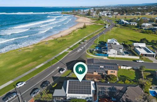 Bulli Casa | 'Bulli Escape' Bright Beachfront Stay & Scenic Views