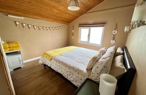 South Cerney Chalet De Esquí | Bumble Bee Cabin