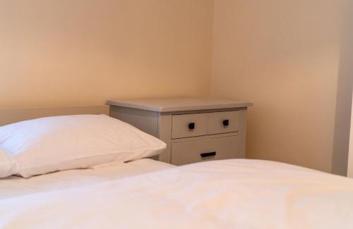 Witney Casa | Bumble Bee Cottage Witney Serviced accommodation