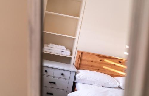 Witney Casa | Bumble Bee Cottage Witney Serviced accommodation