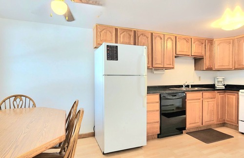 Allouez Casa | *Bumble Town Retreat: The gateway to your Keweenaw Adventure and Tranquility*