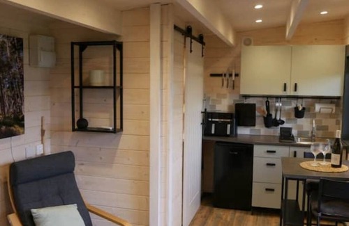 Forfar Cabina | Bumblebee Cabin at Redroofs