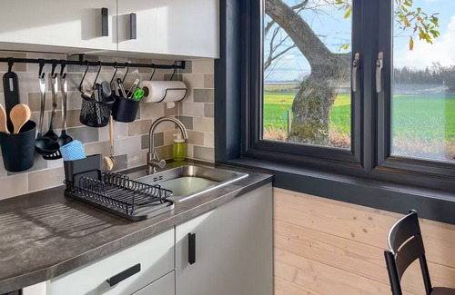 Forfar Cabina | Bumblebee Cabin at Redroofs