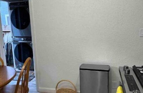 West Oakland Casa | Bumblebee House - NEW 30% OFF Feb March Apr May June July Aug Sept Central Heat