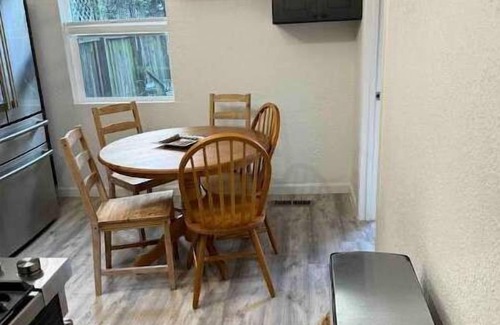 West Oakland Casa | Bumblebee House - NEW 30% OFF Feb March Apr May June July Aug Sept Central Heat