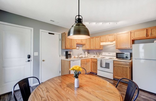 Hamilton Casa | Bump Set Slam Dunk @ SpookyNook - Sports Inspired Townhome - 1 Min Walk to Venue