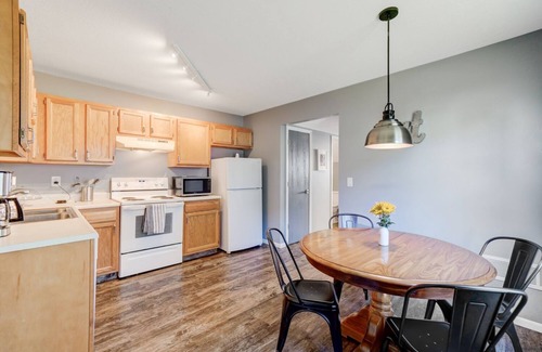 Hamilton Casa | Bump Set Slam Dunk @ SpookyNook - Sports Inspired Townhome - 1 Min Walk to Venue